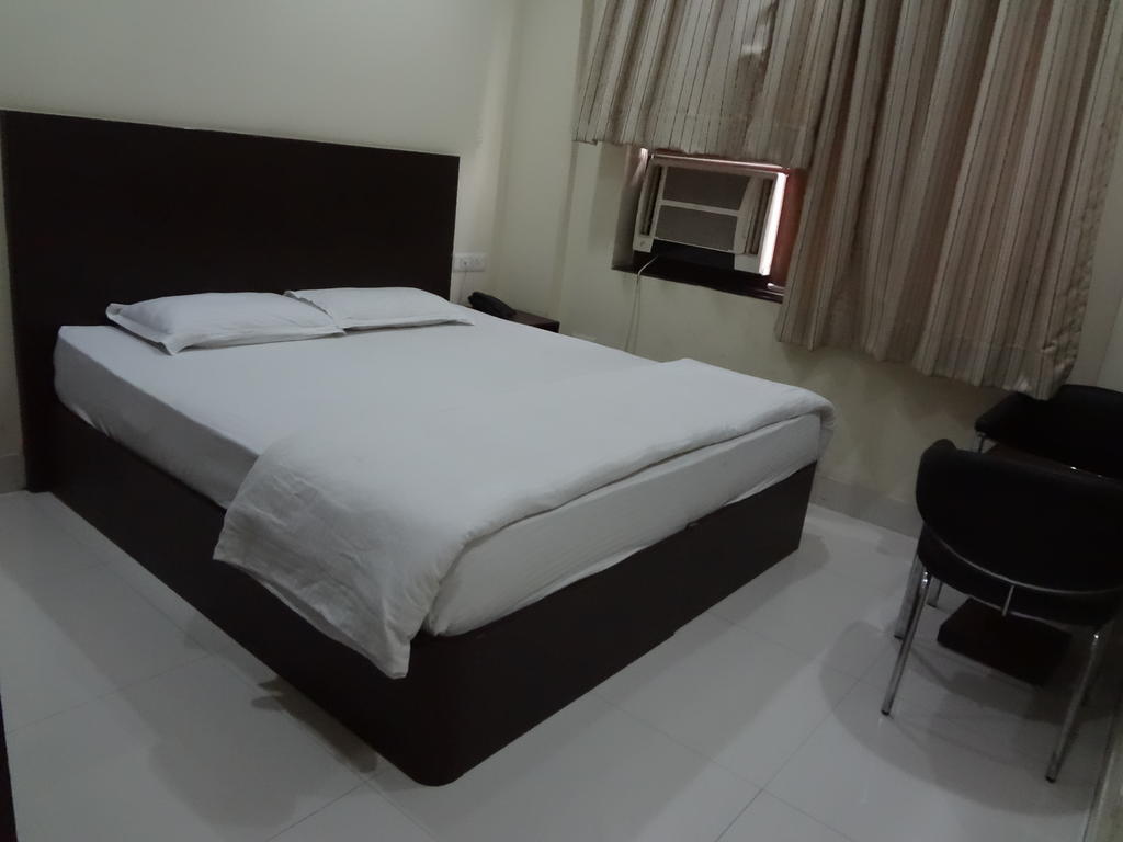 Hotel Siam International Делхи Екстериор снимка