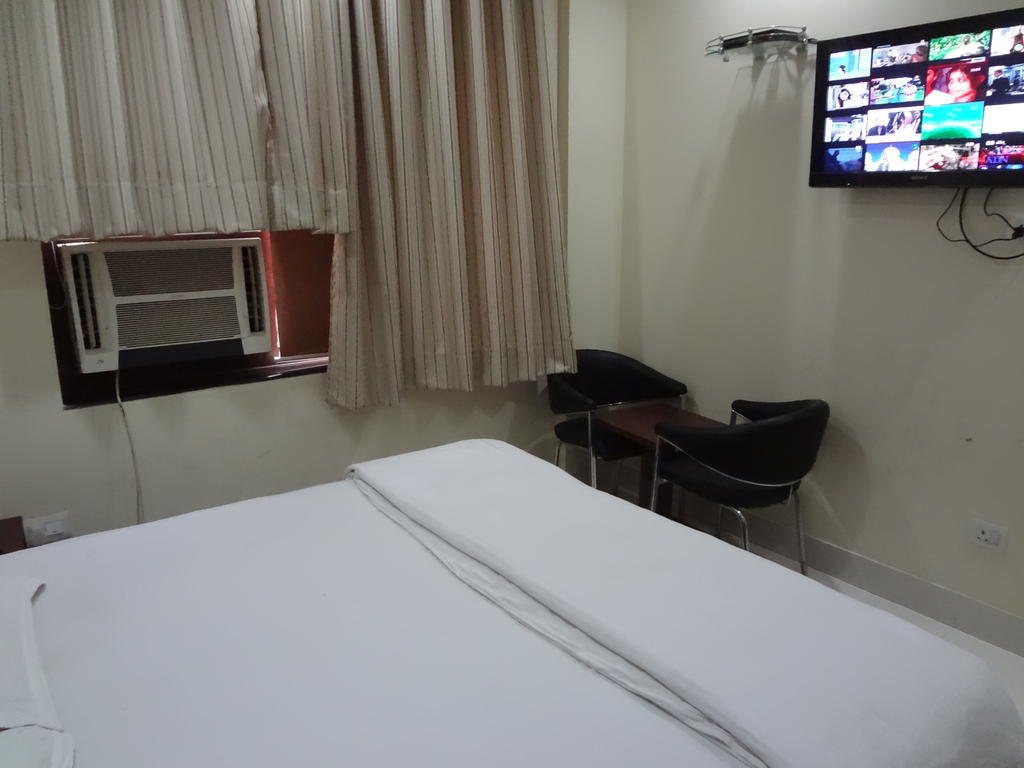 Hotel Siam International Делхи Екстериор снимка