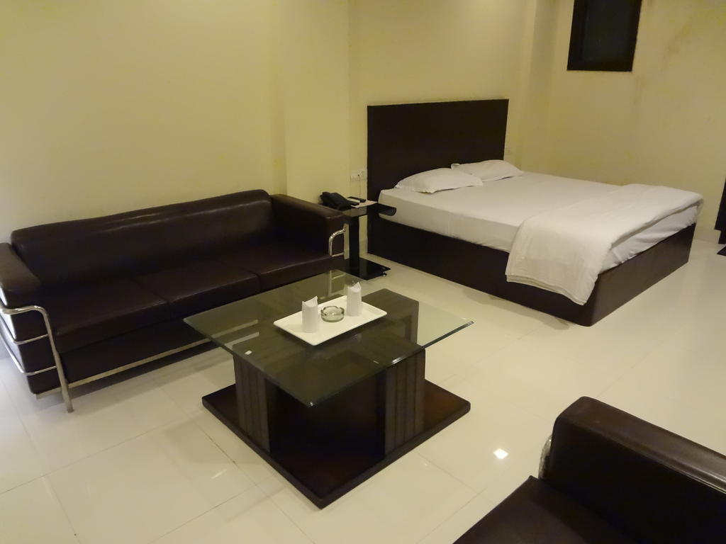 Hotel Siam International Делхи Екстериор снимка