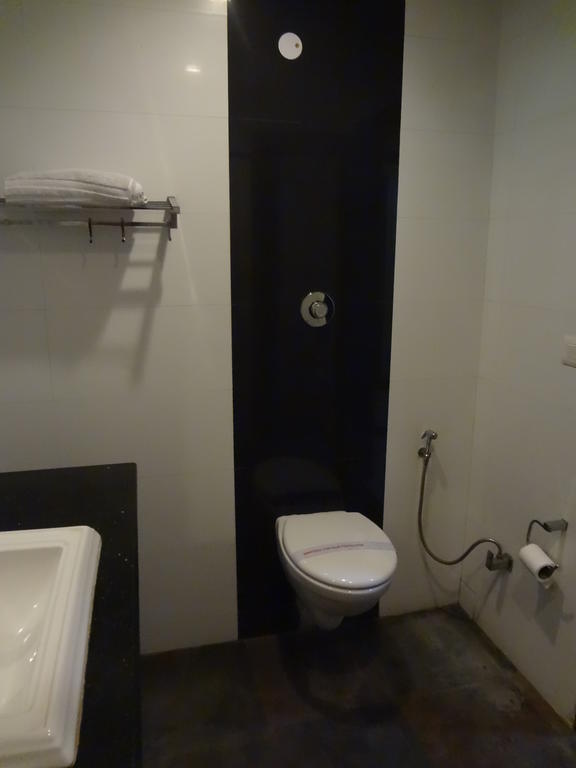 Hotel Siam International Делхи Екстериор снимка