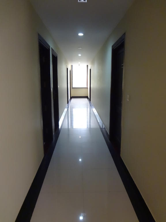 Hotel Siam International Делхи Екстериор снимка
