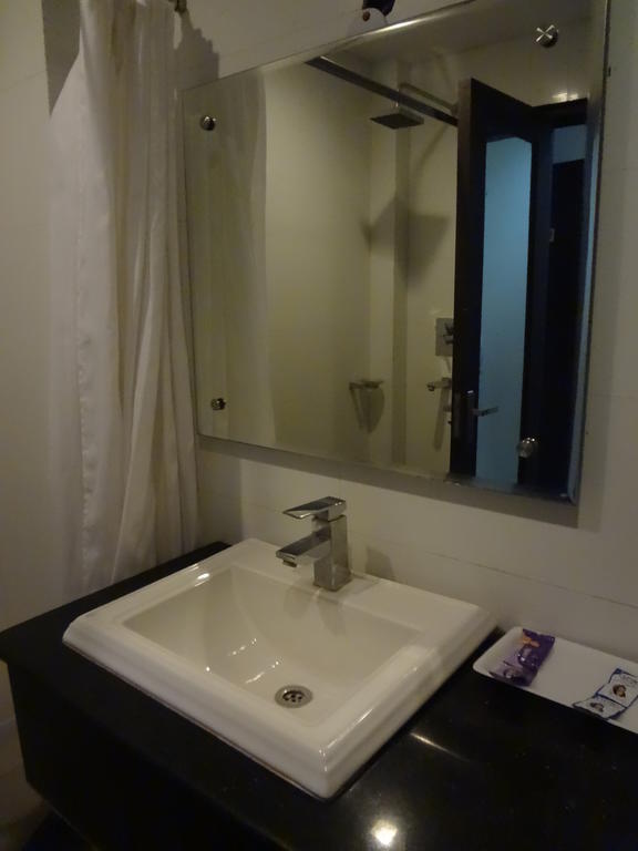 Hotel Siam International Делхи Екстериор снимка