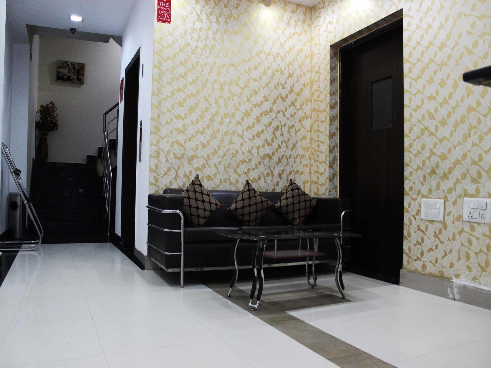 Hotel Siam International Делхи Екстериор снимка