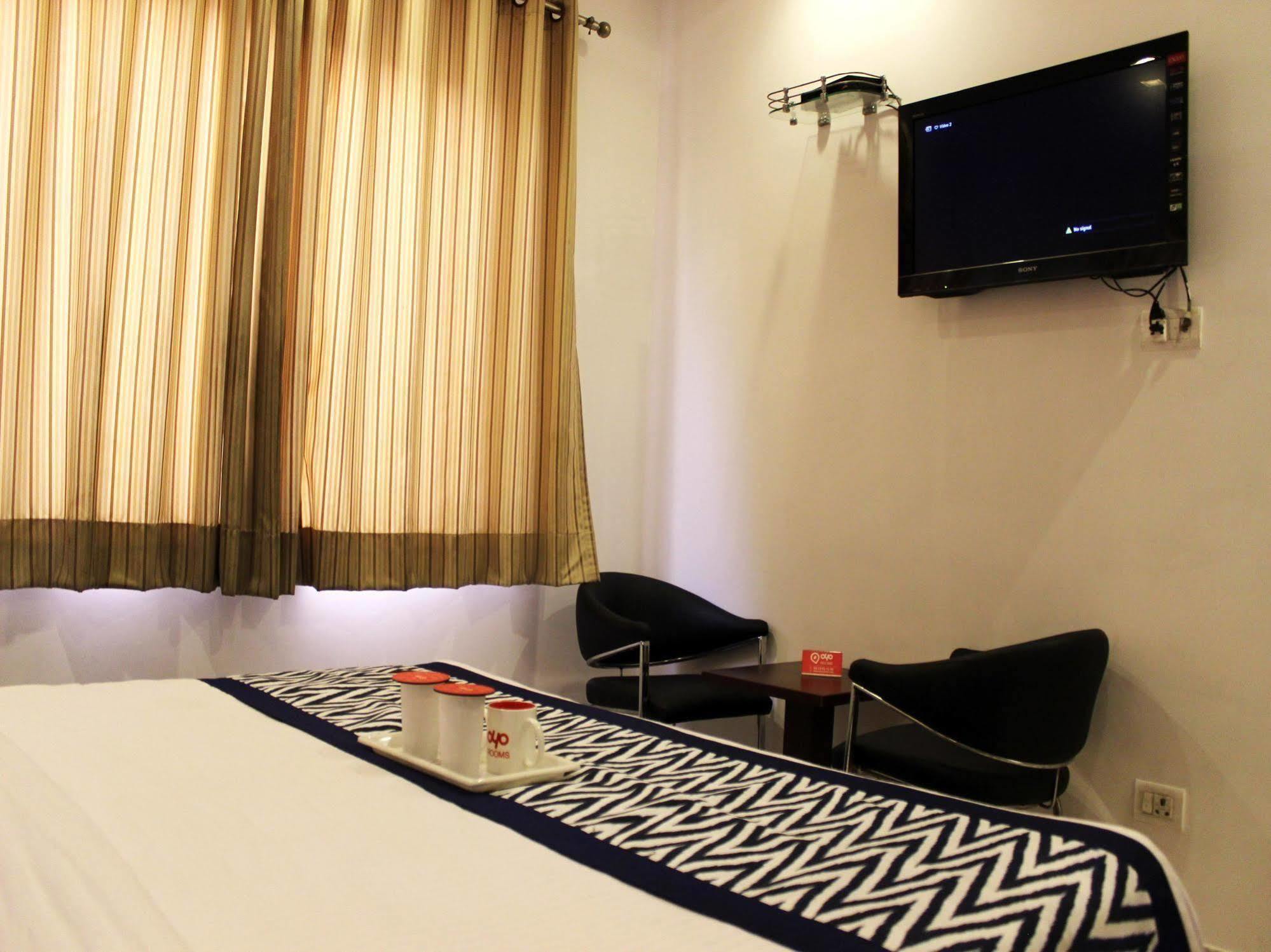 Hotel Siam International Делхи Екстериор снимка