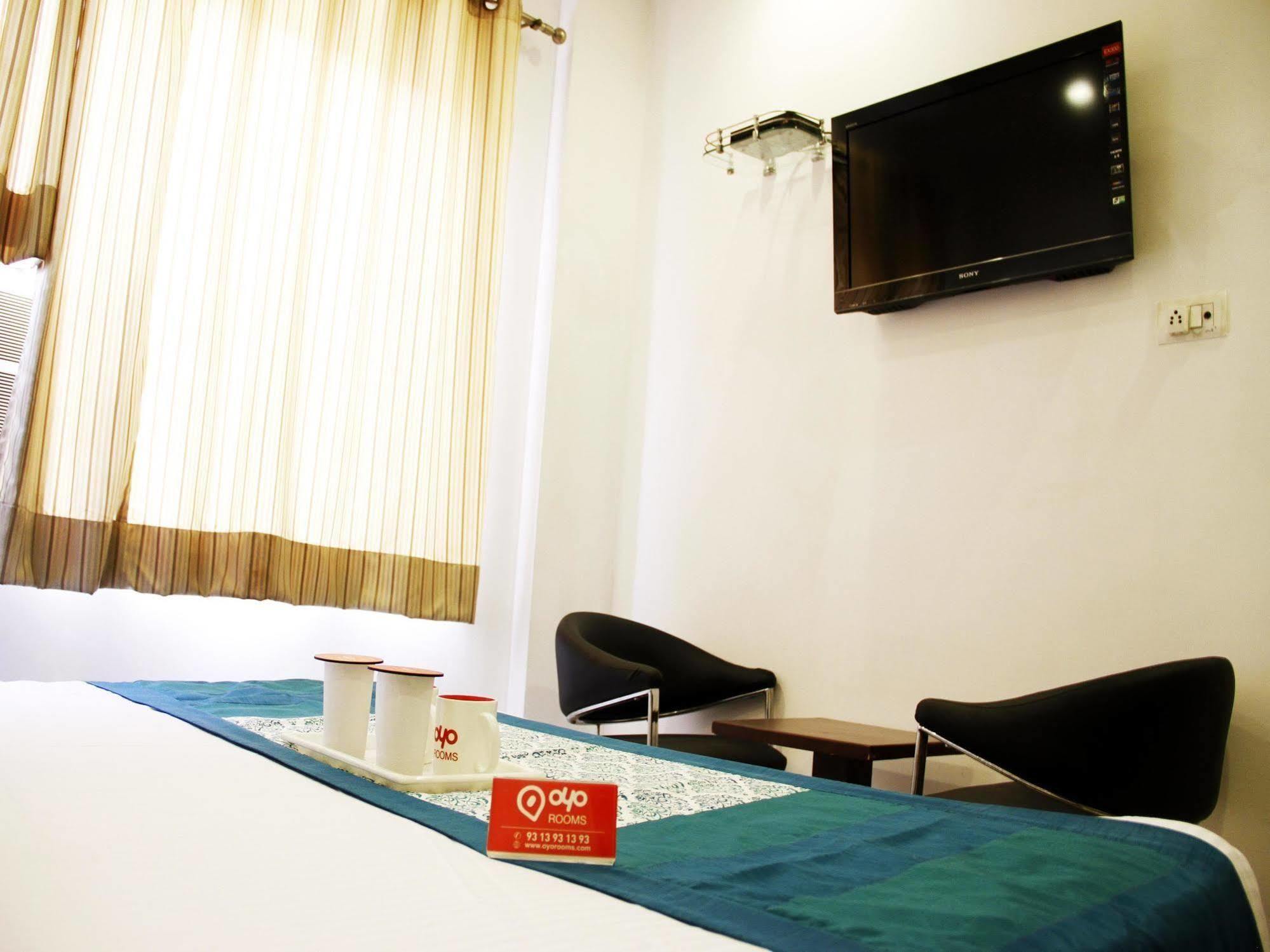 Hotel Siam International Делхи Екстериор снимка