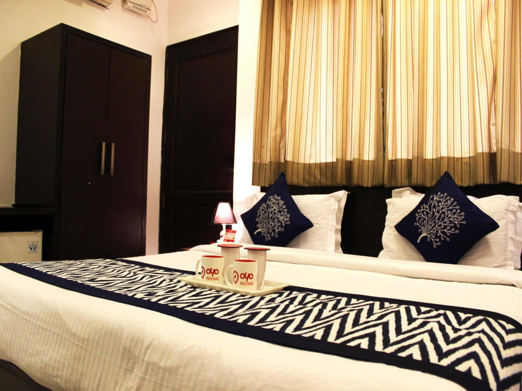 Hotel Siam International Делхи Екстериор снимка