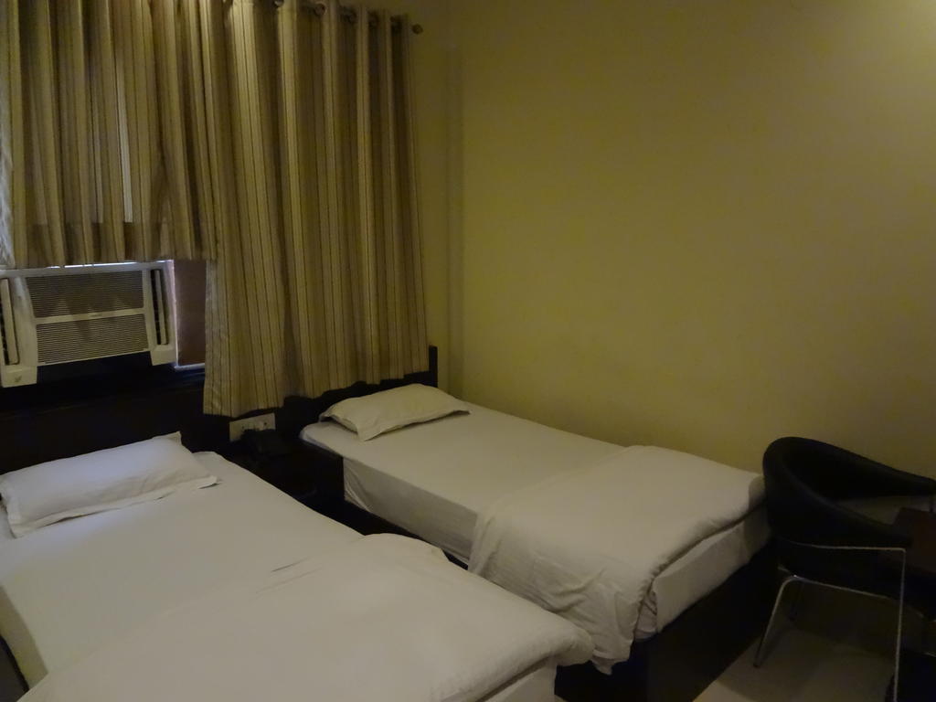 Hotel Siam International Делхи Стая снимка
